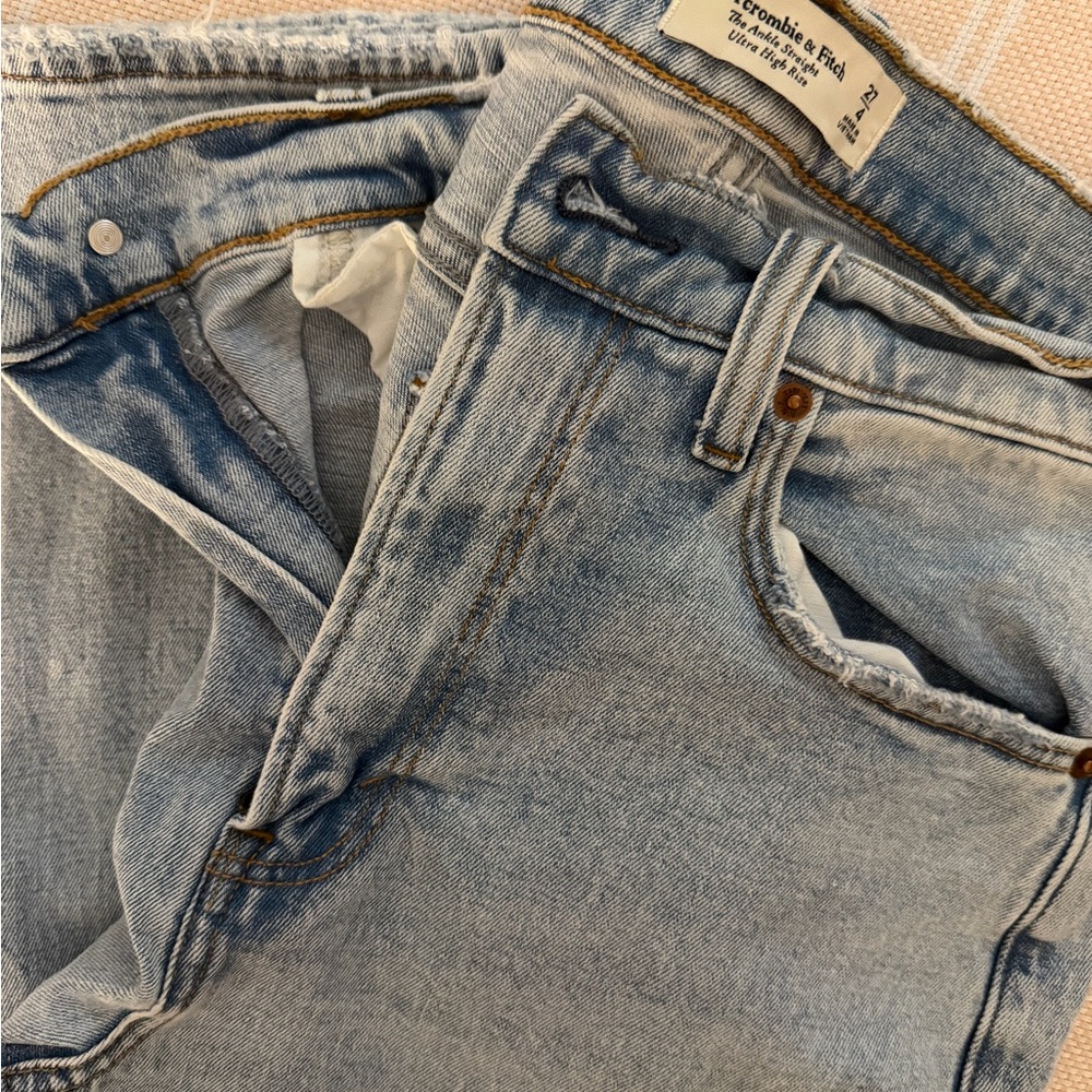 Abercrombie ankle straight high rise light blue denim wash womens size 27 / 4Reg